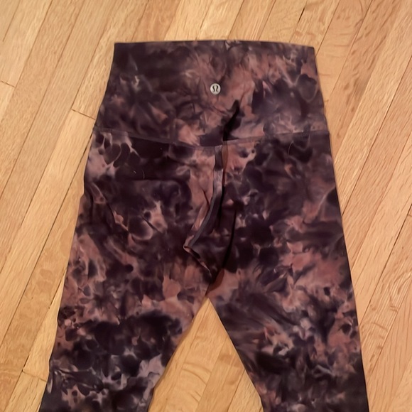 Black and brown tie dye Lululemon leggings - Picture 2 of 2